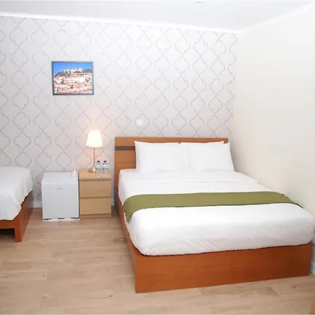 Amor Lisboa Hostel אכסניה *