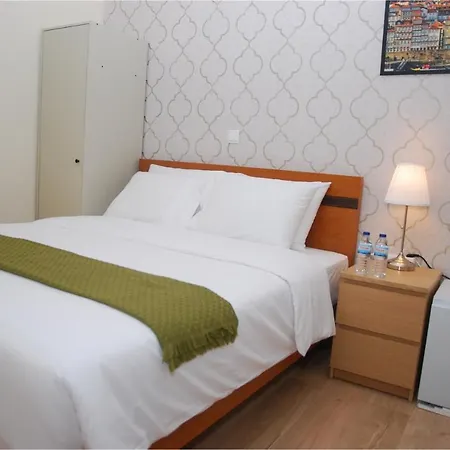 Amor Lisboa Hostel אכסניה